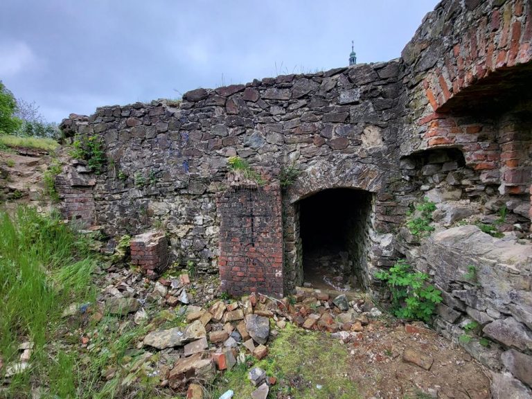 Ruiny zamku Von Gashin w Kietrzu – wchodzimy w podziemia