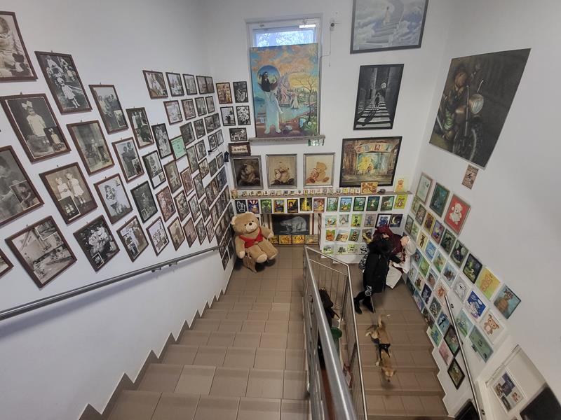 Dworzec dobrych myśli w Ustroniu - muzeum misi - Vlog podróżniczy steina