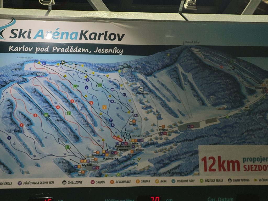 ski arena karlov - stok narciarski w czechach - vlog podróżniczy steina