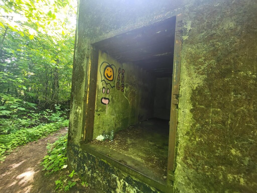 Schrony i bunkry w miejscowości Wymysłów