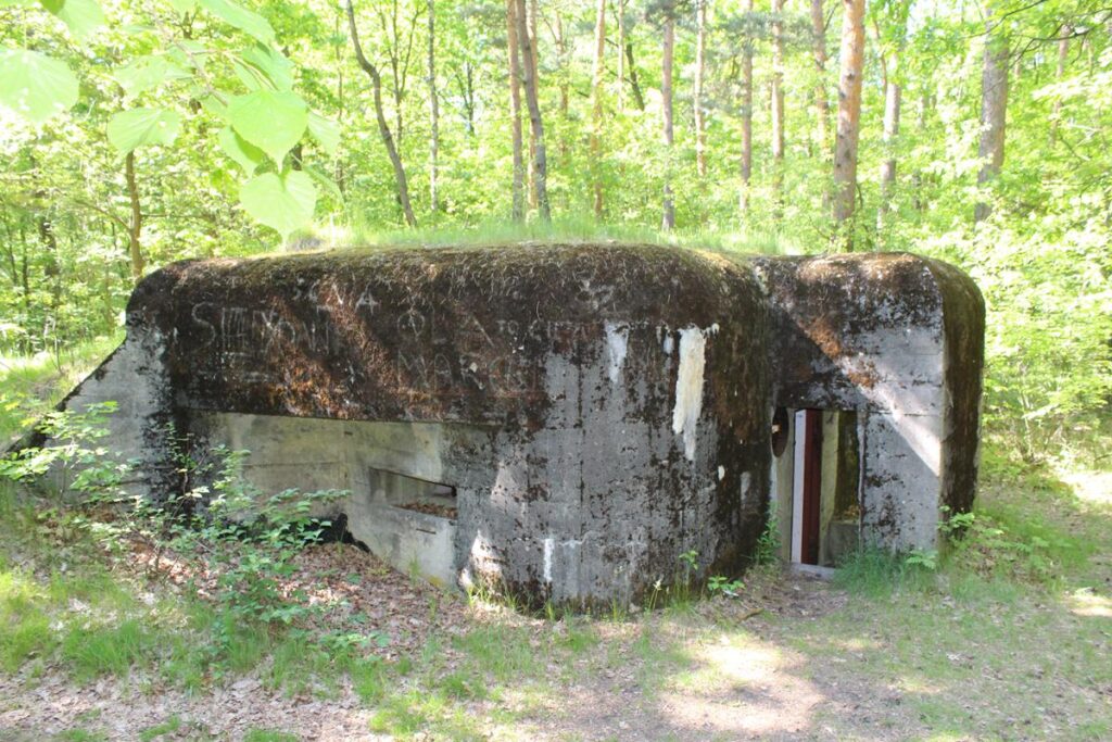 Schrony i bunkry w miejscowości Wymysłów