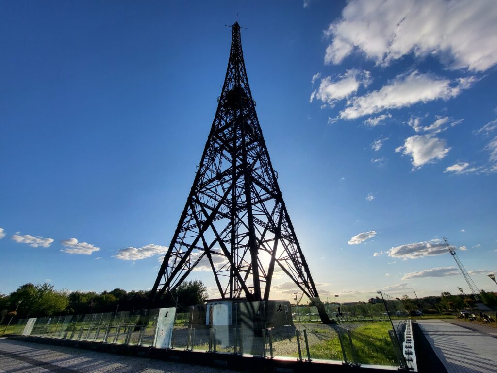 Radiostacja w Gliwicach - Polska wieża Eiffla - Vlog podróżniczy steina
