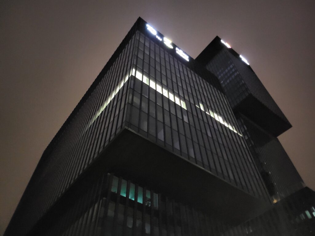 Katowice Nocą - pięknie oświetlone - Vlog podróżniczy Steina