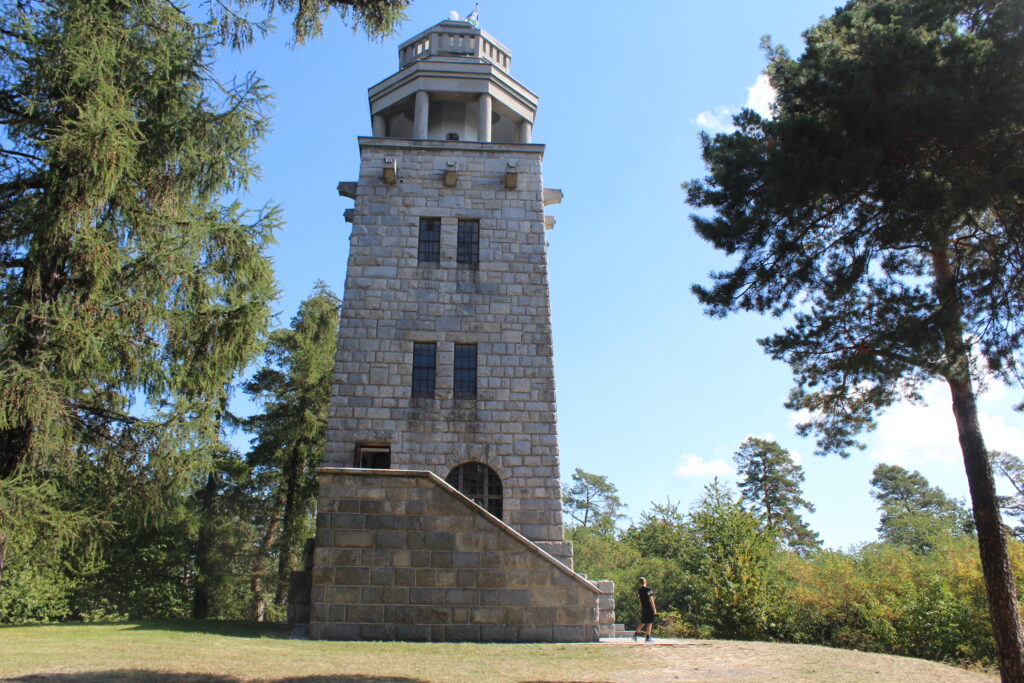 Wieża widokowa Strážiště w Uvalno w Czechach - Vlog podróżniczy Steina