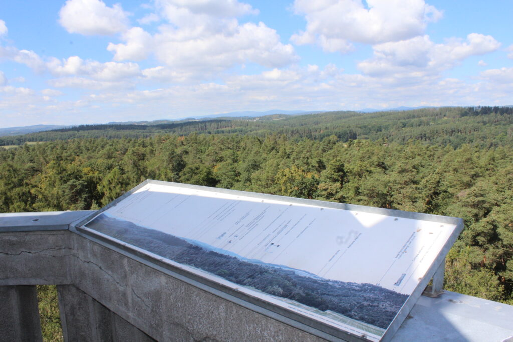 Wieża widokowa Strážiště w Uvalno w Czechach - Vlog podróżniczy Steina