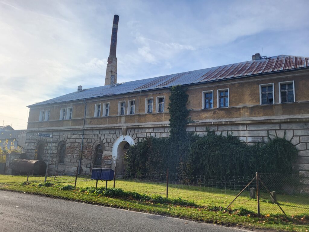 Zabytkowy pałac w Krowiarkach - Vlog podróżniczy Steina