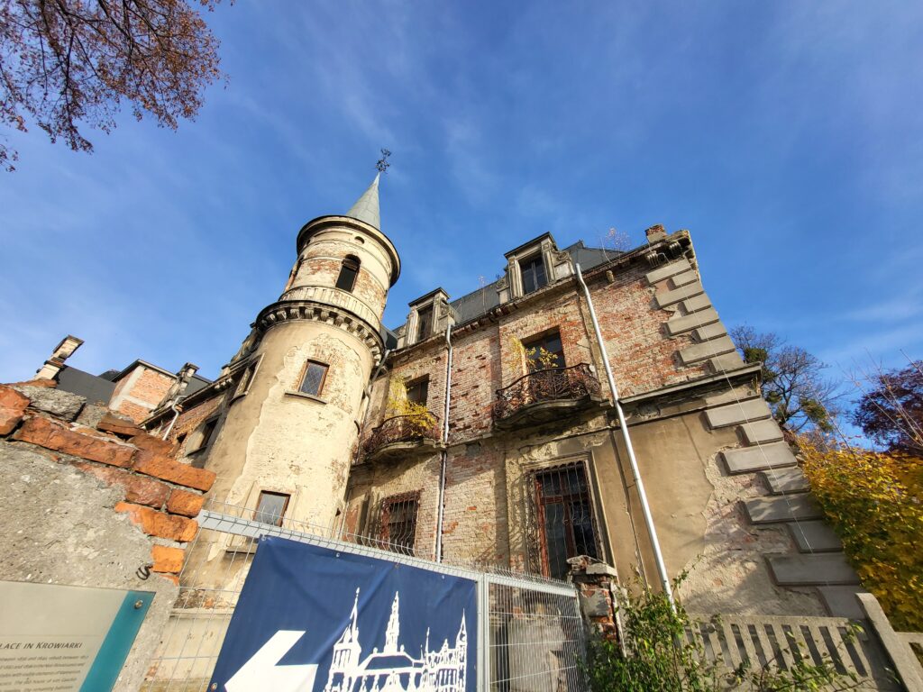 Zabytkowy pałac w Krowiarkach - Vlog podróżniczy Steina