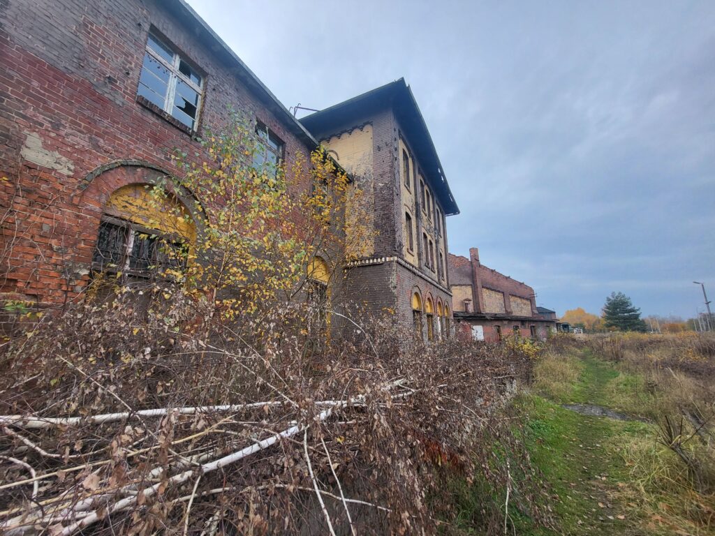 skansen taboru kolejowego w Pyskowicach - Cmentarzysko pociągów Pyskowice - Vlog steina