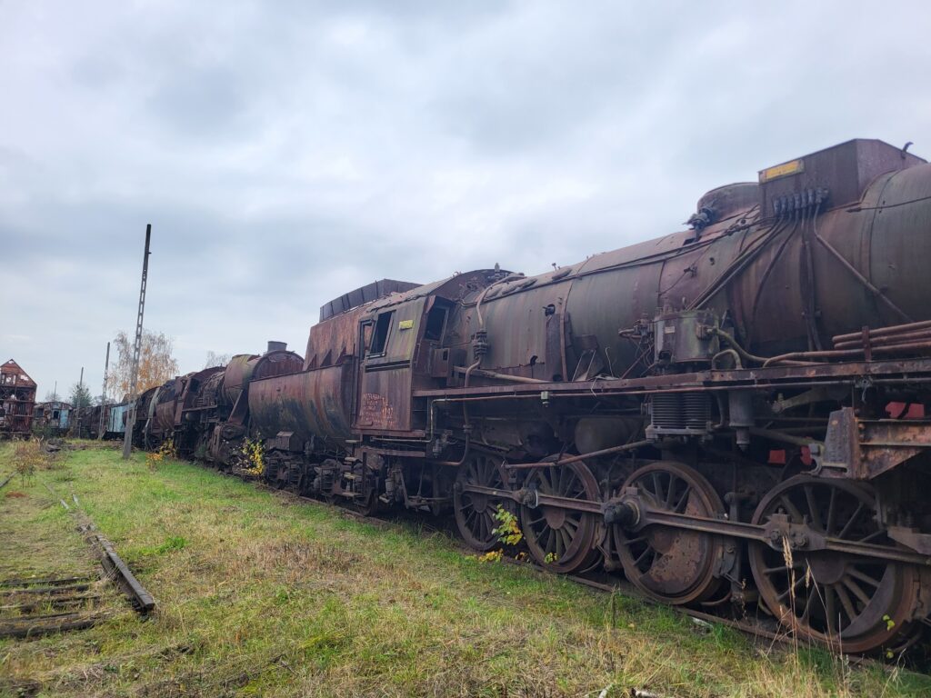 skansen taboru kolejowego w Pyskowicach - Cmentarzysko pociągów Pyskowice - Vlog steina
