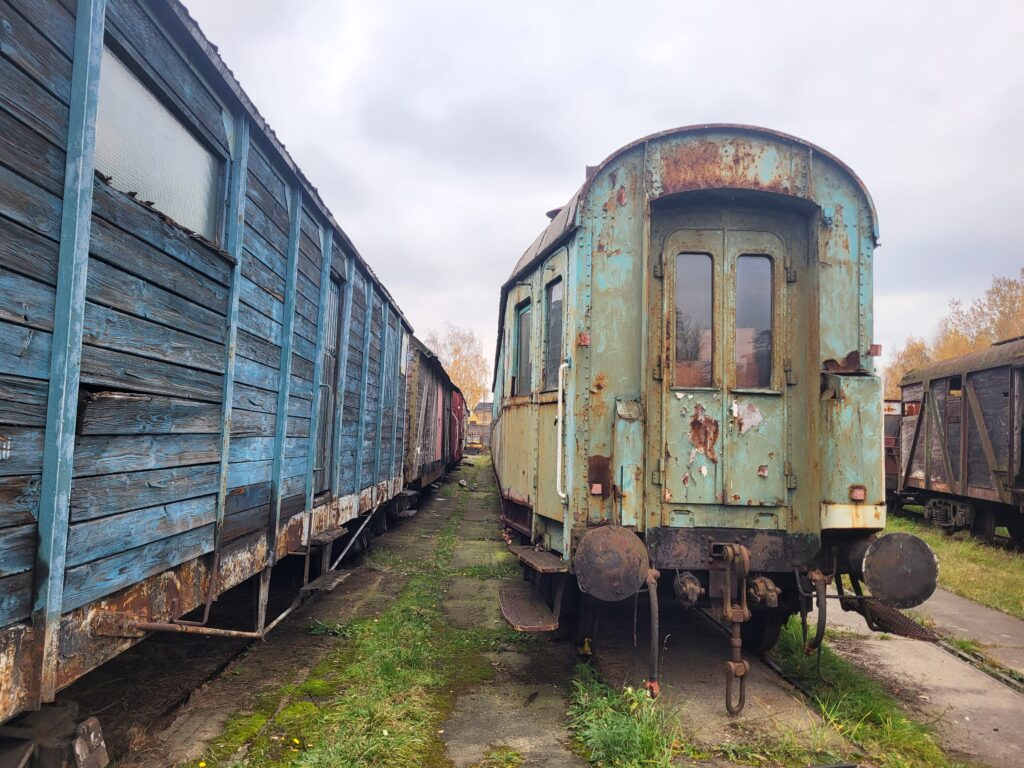 skansen taboru kolejowego w Pyskowicach - Cmentarzysko pociągów Pyskowice - Vlog steina