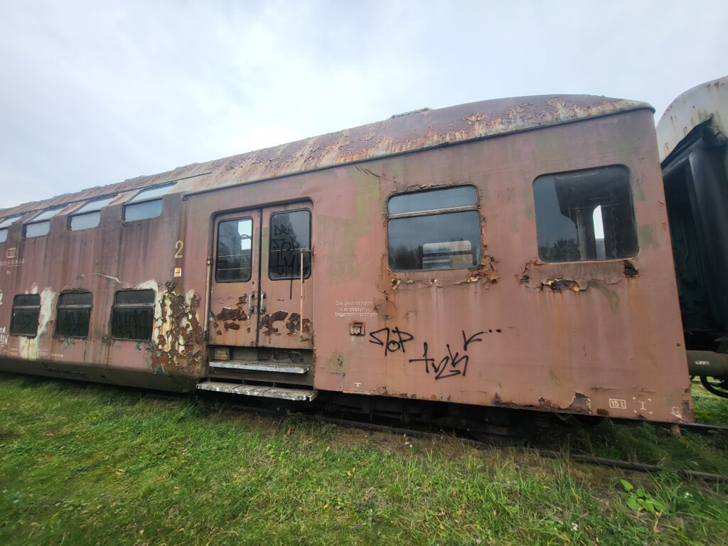 skansen taboru kolejowego w Pyskowicach - Cmentarzysko pociągów Pyskowice - Vlog steina