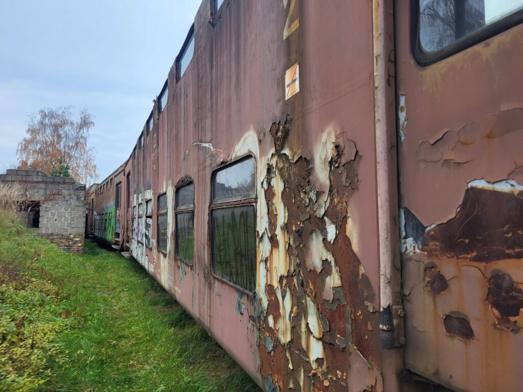 skansen taboru kolejowego w Pyskowicach - Cmentarzysko pociągów Pyskowice - Vlog steina