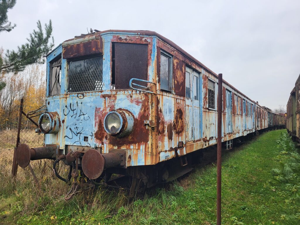 skansen taboru kolejowego w Pyskowicach - Cmentarzysko pociągów Pyskowice - Vlog steina