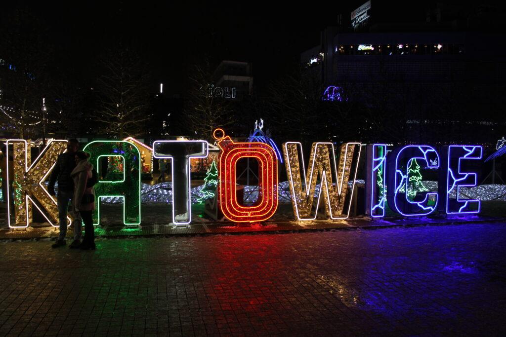 Jarmark bożonarodzeniowy Katowice 2025 - vlog podróżniczy steina