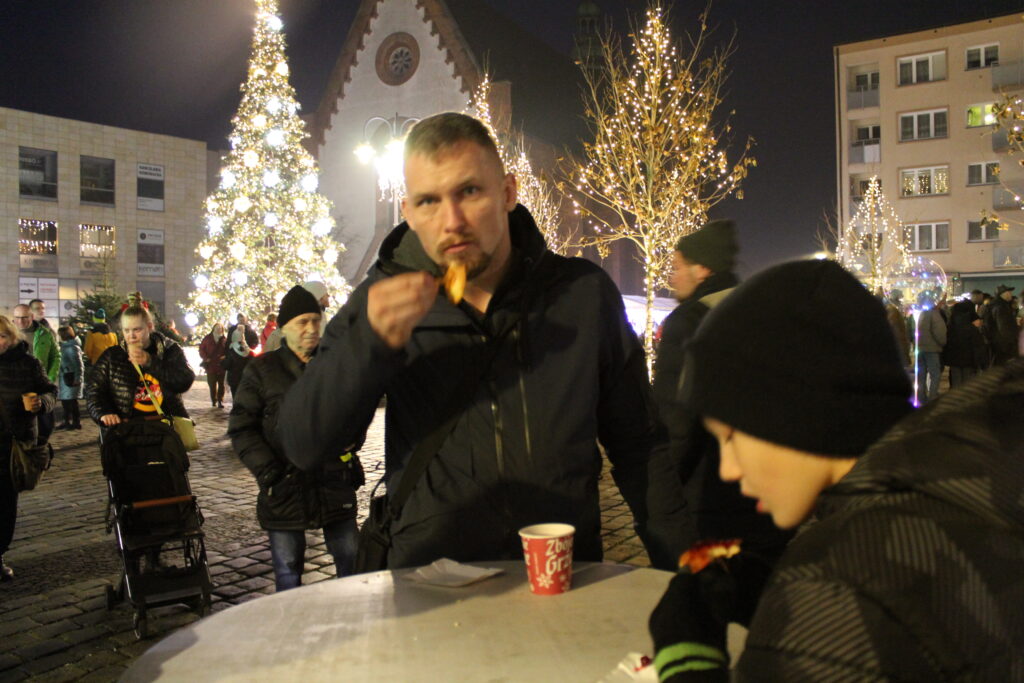 Jarmark bożonarodzeniowy świąteczny w Raciborzu na rynku 2025 - Vlog podróżniczy Steina