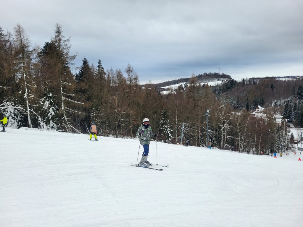 Stok narciarski ski areal Vankuv Kopec w Czechach - Vlog podrożniczy Steina
