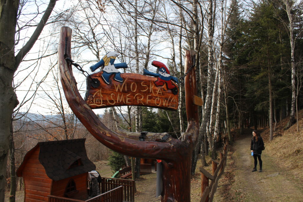 Wioska smerfów i wzgórze Gargamela na szlaku na Łysinę - Vlog Steina