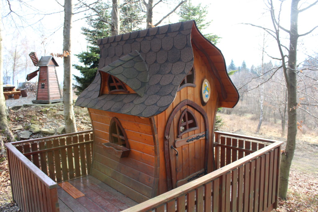 Wioska smerfów i wzgórze Gargamela na szlaku na Łysinę - Vlog Steina