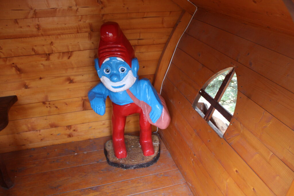 Wioska smerfów i wzgórze Gargamela na szlaku na Łysinę - Vlog Steina