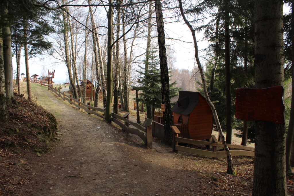 Wioska smerfów i wzgórze Gargamela na szlaku na Łysinę - Vlog Steina