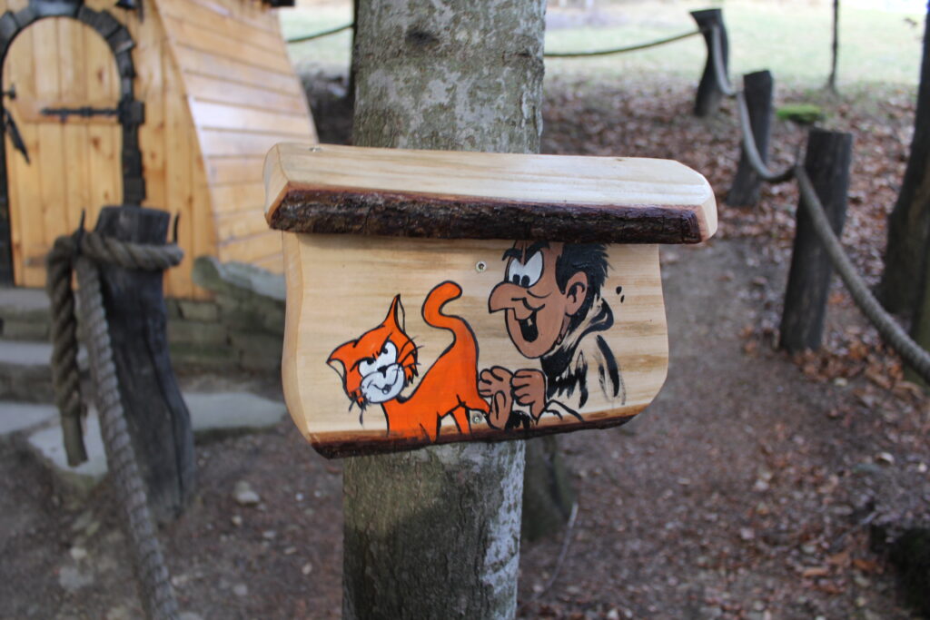 Wioska smerfów i wzgórze Gargamela na szlaku na Łysinę - Vlog Steina