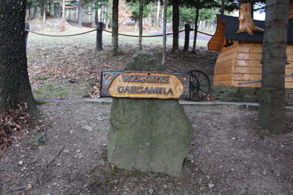 Wioska smerfów i wzgórze Gargamela na szlaku na Łysinę - Vlog Steina