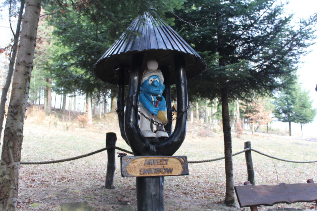 Wioska smerfów i wzgórze Gargamela na szlaku na Łysinę - Vlog Steina