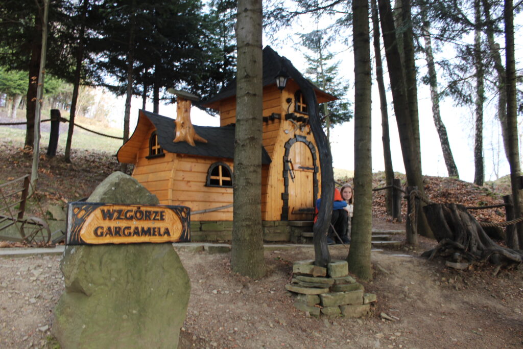 Wioska smerfów i wzgórze Gargamela na szlaku na Łysinę - Vlog Steina