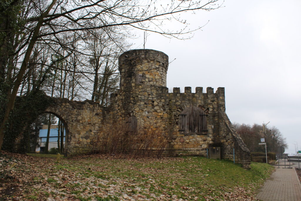 Sztuczne ruiny zamku w Krapkowicach - Vlog podróżniczy Steina