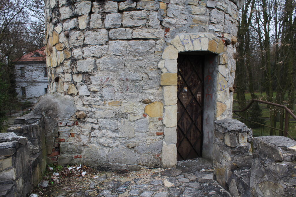 Sztuczne ruiny zamku w Krapkowicach - Vlog podróżniczy Steina