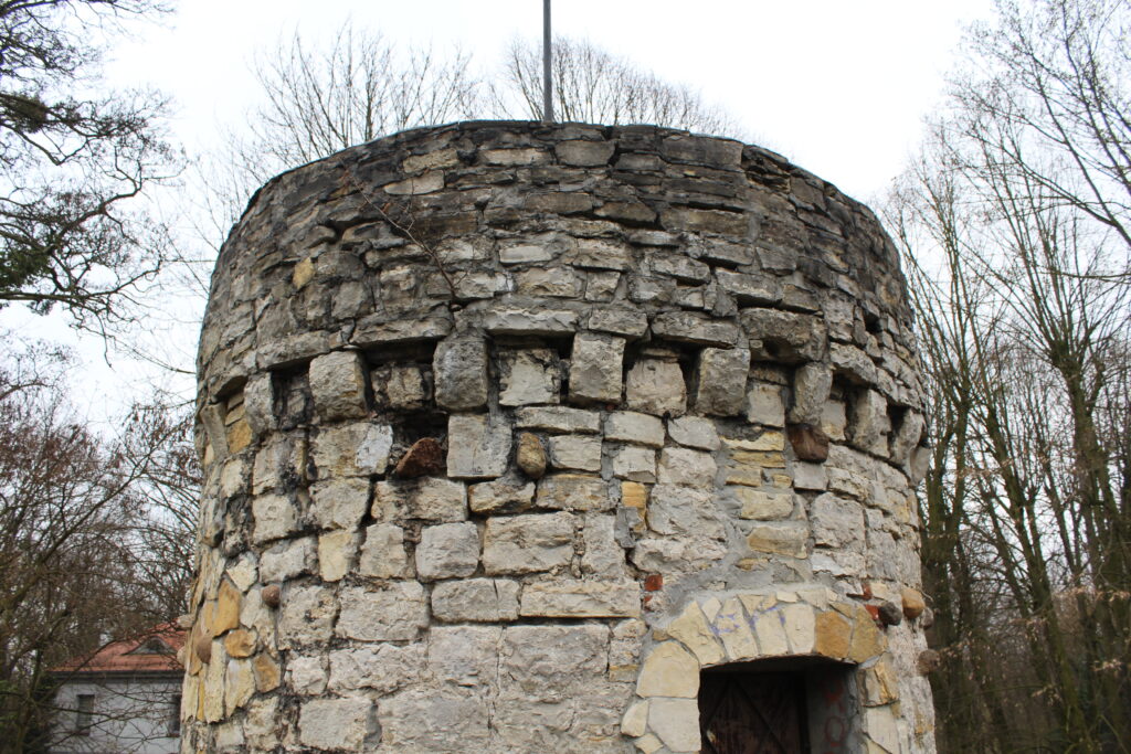 Sztuczne ruiny zamku w Krapkowicach - Vlog podróżniczy Steina