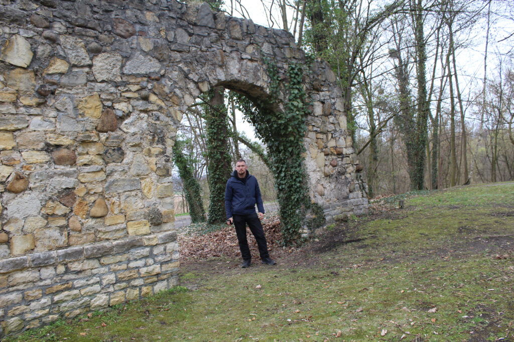 Sztuczne ruiny zamku w Krapkowicach - Vlog podróżniczy Steina