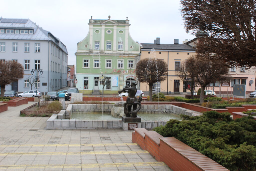 Rynek w Krapkowicach i fontanna z meluzyną - Vlog podróżniczy Steina