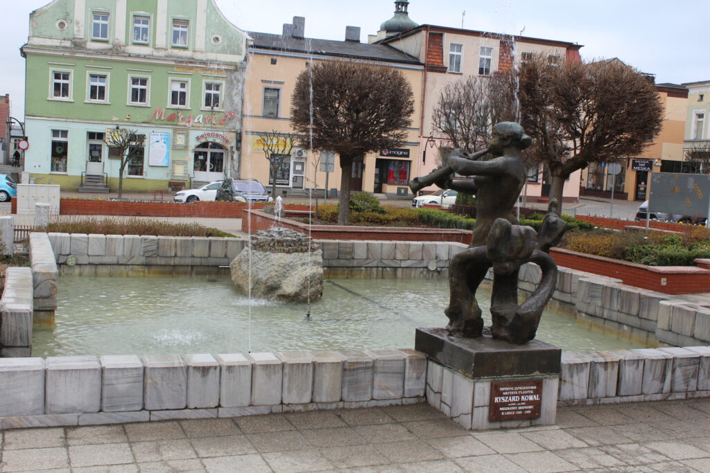 Rynek w Krapkowicach i fontanna z meluzyną - Vlog podróżniczy Steina