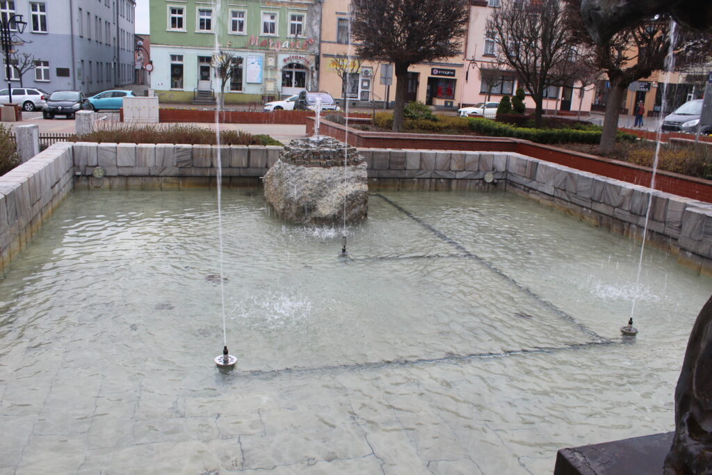 Rynek w Krapkowicach i fontanna z meluzyną - Vlog podróżniczy Steina