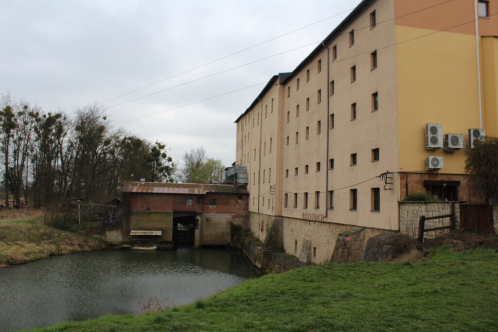 Zamkowy młyn w Krapkowicach - Vlog podróżniczy Steina