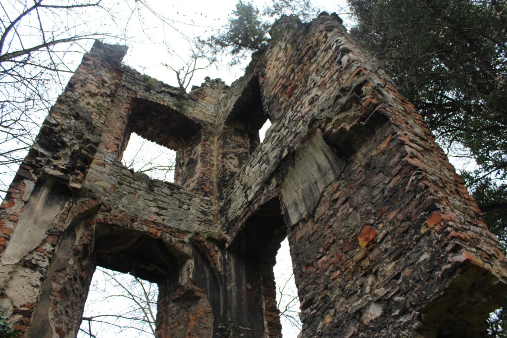 Ruiny zamku rycerskiego w Otmęcie - Vlog podróżniczy Steina