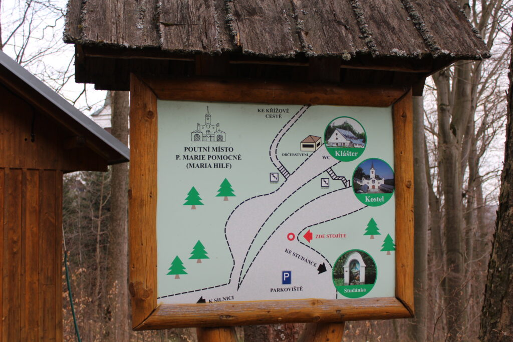 Szlag górski na Pricny Vrch najwyższy szczyt gór opawskich. Taborskie skały, Hornicke skały