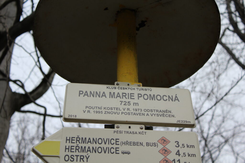 Szlag górski na Pricny Vrch najwyższy szczyt gór opawskich. Taborskie skały, Hornicke skały