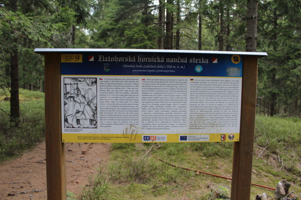 Szlag górski na Pricny Vrch najwyższy szczyt gór opawskich. Taborskie skały, Hornicke skały