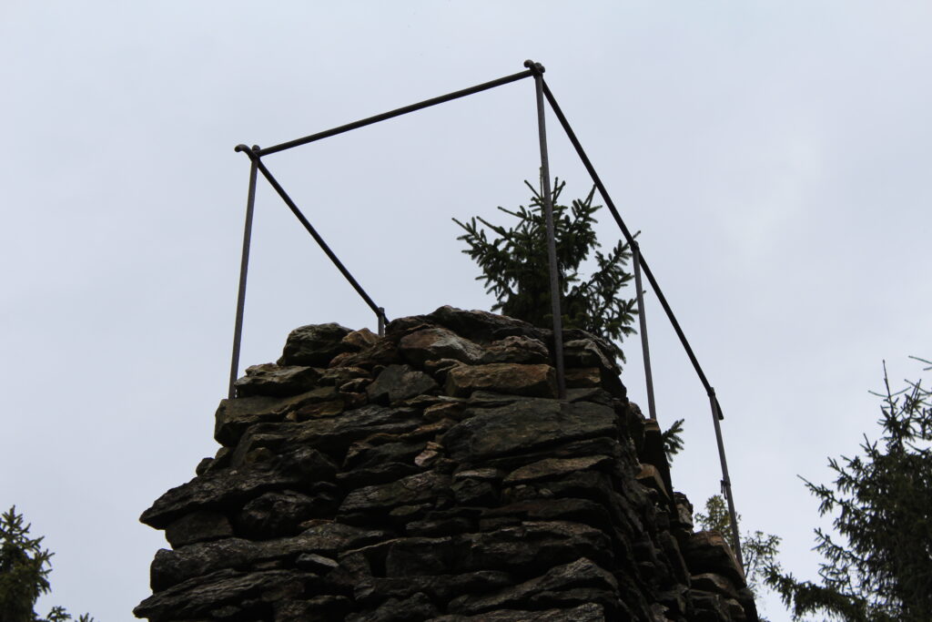 Szlag górski na Pricny Vrch najwyższy szczyt gór opawskich. Taborskie skały, Hornicke skały