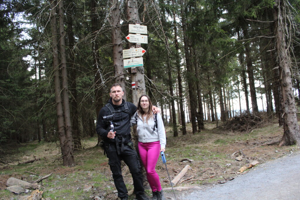 Szlag górski na Pricny Vrch najwyższy szczyt gór opawskich. Taborskie skały, Hornicke skały