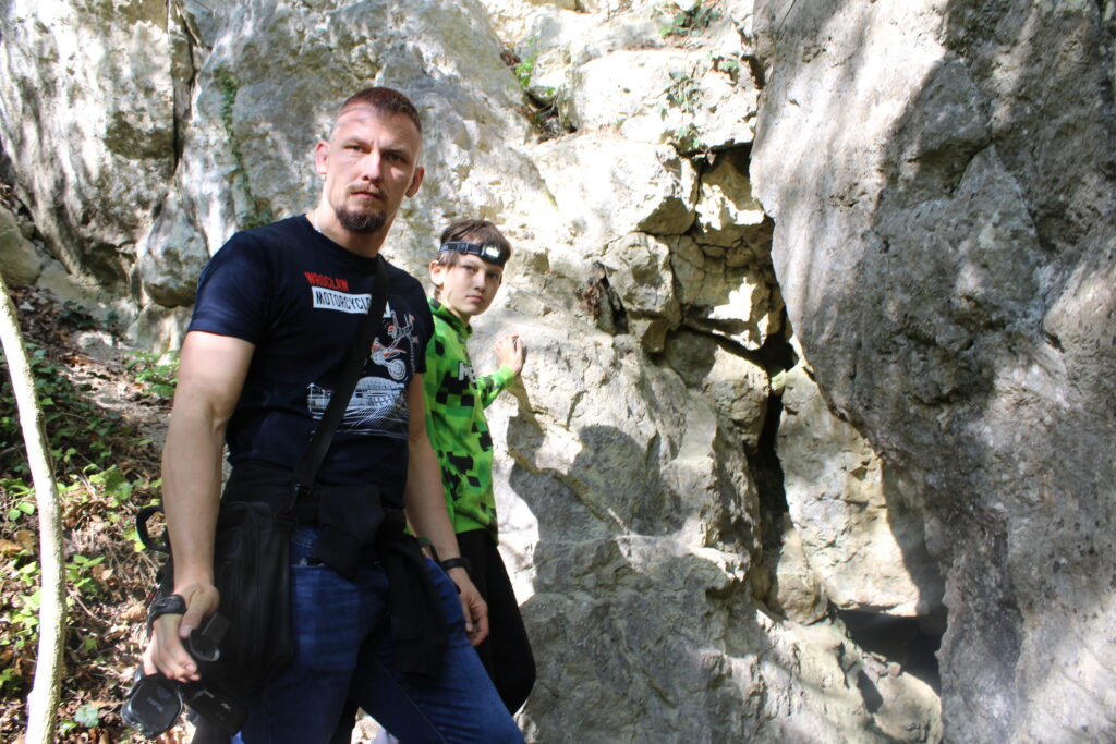 Jaskinia w Oberaudorf pod górą Burgruine Auerburg Vlog podróżniczy Steina