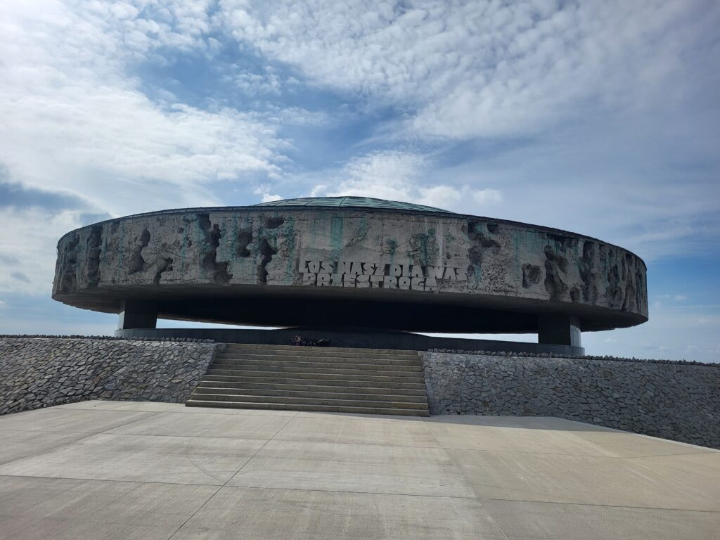 Obóz koncentracyjny Majdanek w Lublinie - Vlog Steina