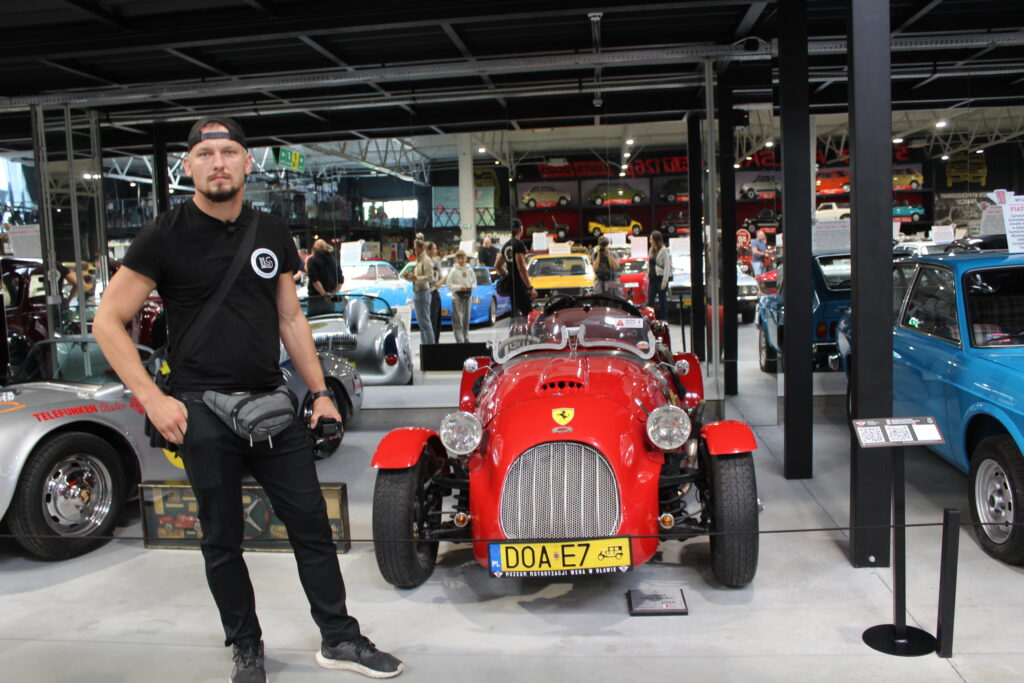 Muzeum motoryzacyjne Wena w Oławie - Największe muzeum w Polsce - Vlog podróżniczy Steina