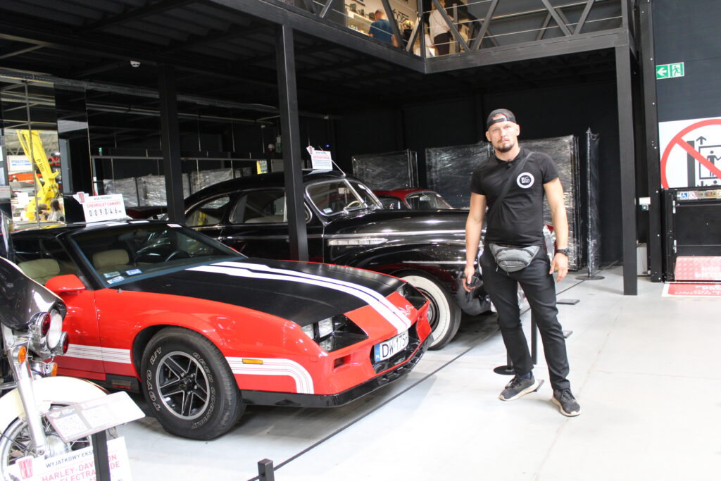 Muzeum motoryzacyjne Wena w Oławie - Największe muzeum w Polsce - Vlog podróżniczy Steina