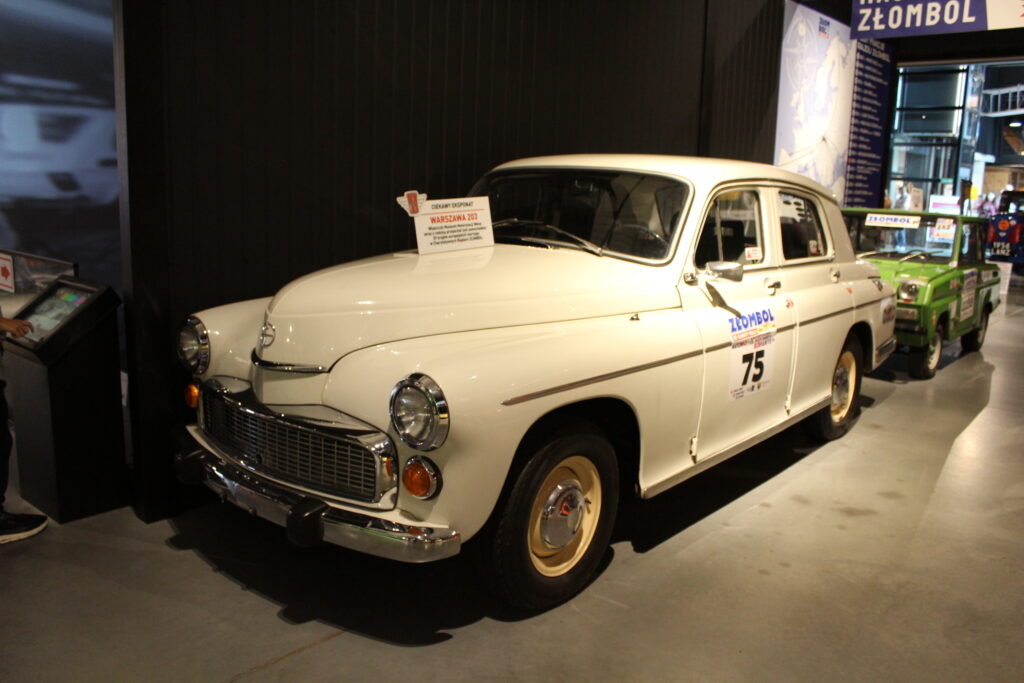 Muzeum motoryzacyjne Wena w Oławie - Największe muzeum w Polsce - Vlog podróżniczy Steina