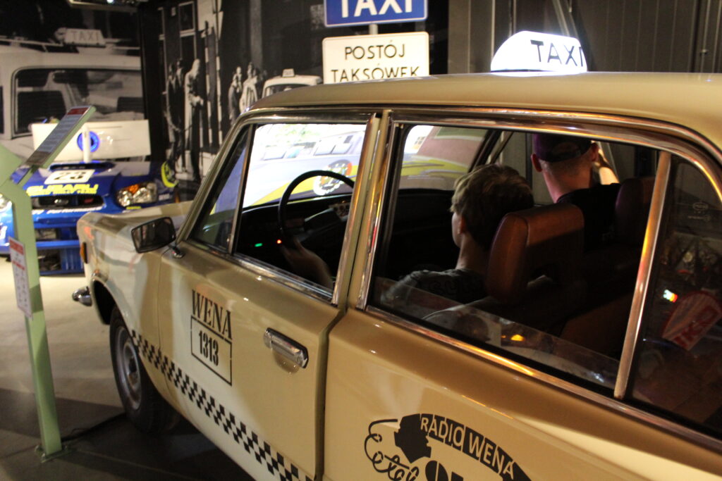 Muzeum motoryzacyjne Wena w Oławie - Największe muzeum w Polsce - Vlog podróżniczy Steina