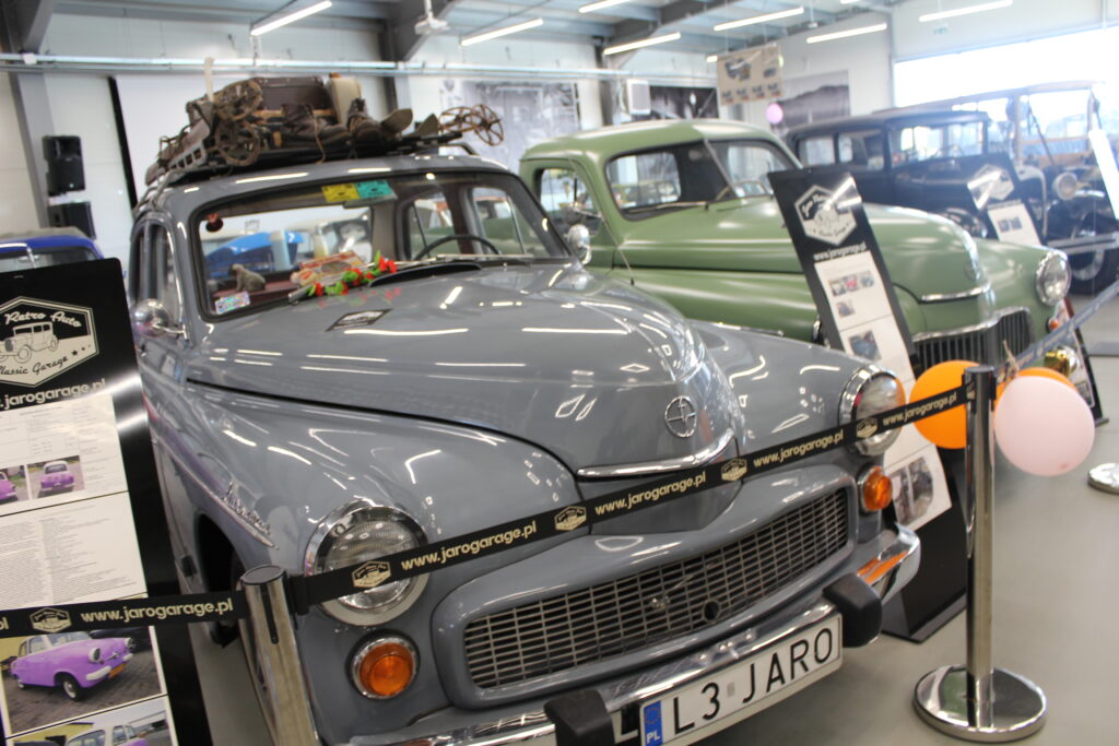 Muzeum motoryzacyjne Jaro retro classic Garage w Lublinie - Vlog podróżniczy Steina