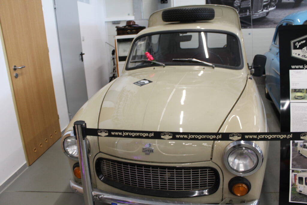 Muzeum motoryzacyjne Jaro retro classic Garage w Lublinie - Vlog podróżniczy Steina